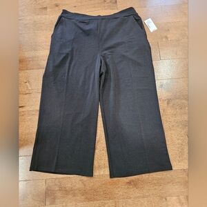Ricki's cropped black pants size large NWT